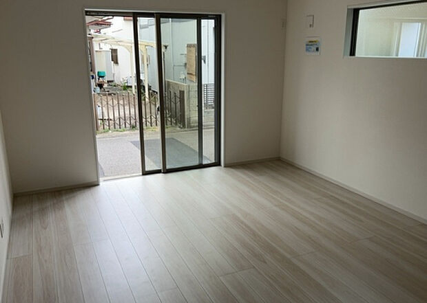 リビングの間取りの種類は大きくわけてリビングとダイニングが別になっているタイプ、リビングダイニング一体型です。どちらも一長一短ですので、家を選ぶ時はその両面をチェックして決めるようにしましょう。