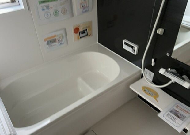 入浴時の快適さも大事なことですが、綺麗な状態を維持できなければ気持ちよく入浴できません。毎日の掃除が楽という点は大事なポイントになります！カビが生えにくく掃除がしやすい、壁や浴槽を選ぶといいでしょう。