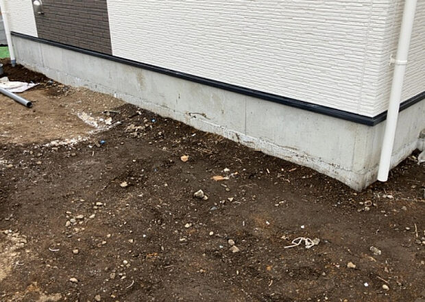 木造住宅とは土台、壁、柱など建築物の強度を支える構造体の材に木が使用されている構造を指します。構造体は建物の自重を支えるだけではなく風圧や水圧、積裁荷重などあらゆる衝撃に耐えるための基礎です。