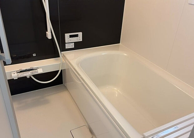 入浴時の快適さも大事なことですが、綺麗な状態を維持できなければ気持ちよく入浴できません。毎日の掃除が楽という点は大事なポイントになります!カビが生えにくく掃除がしやすい、壁や浴槽を選ぶといいでしょう。