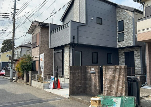 ついに完成致しました！現地をご見学に行く際は、道路の幅や周辺の交通量、施設などをご確認頂くことをおすすめします！物件の流れが早いため、内見をしたい方はお早めに当社営業までお問い合わせ頂きご予約下さい！