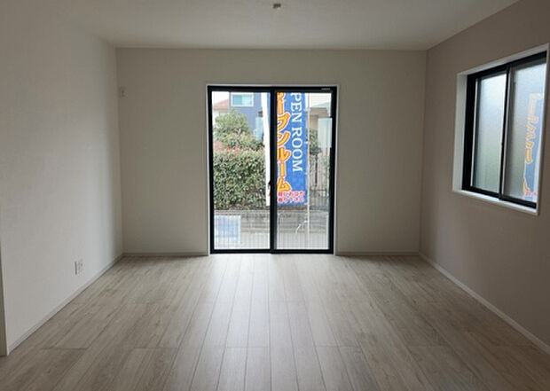 リビングの間取りの種類は大きくわけてリビングとダイニングが別になっているタイプ、リビングダイニング一体型です。どちらも一長一短ですので、家を選ぶ時はその両面をチェックして決めるようにしましょう。