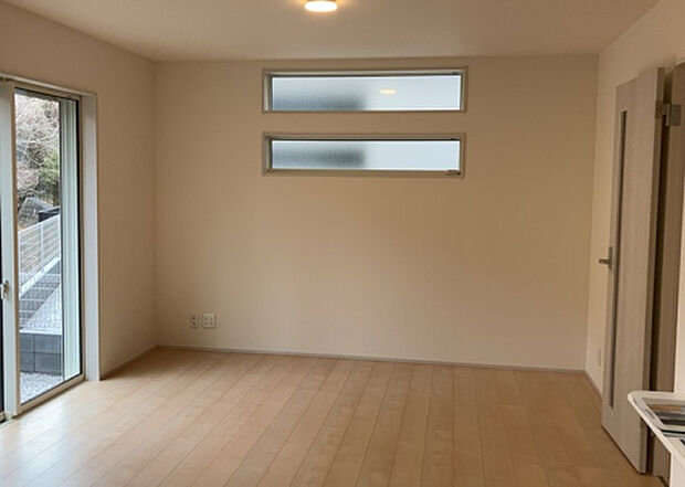 リビングの間取りの種類は大きくわけてリビングとダイニングが別になっているタイプ、リビングダイニング一体型です。どちらも一長一短ですので、家を選ぶ時はその両面をチェックして決めるようにしましょう。