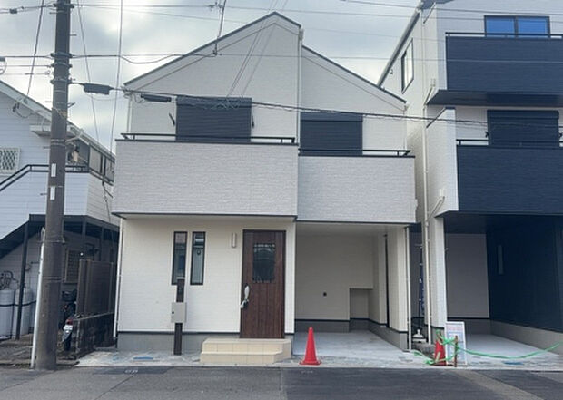 ついに完成致しました！現地をご見学に行く際は、道路の幅や周辺の交通量、施設などをご確認頂くことをおすすめします！物件の流れが早いため、内見をしたい方はお早めに当社営業までお問い合わせ頂きご予約下さい！