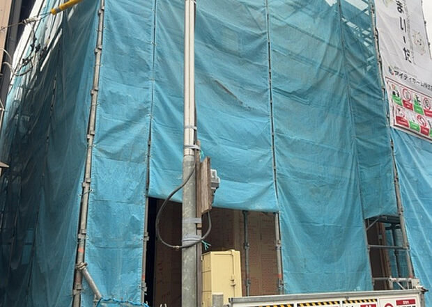 木造住宅とは土台、壁、柱など建築物の強度を支える構造体の材に木が使用されている構造を指します。構造体は建物の自重を支えるだけではなく風圧や水圧、積裁荷重などあらゆる衝撃に耐えるための基礎です。