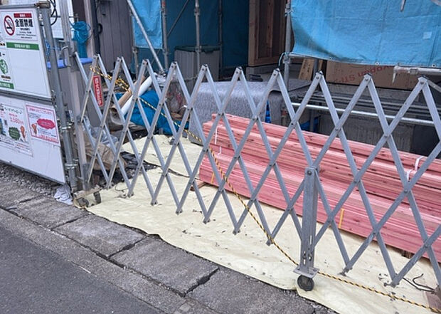 家族でのBBQを行うのであれば3坪程度の広さがあればよいでしょう。ガーデニングや家庭菜園を楽しむ際は、手入れが行き届く範囲にすると安心です。また、庭のある方角や接道が気になる方は事前に確認しましょう。