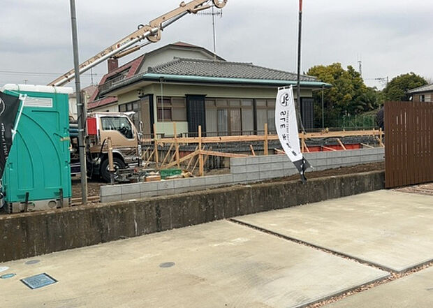 木造住宅とは土台、壁、柱など建築物の強度を支える構造体の材に木が使用されている構造を指します。構造体は建物の自重を支えるだけではなく風圧や水圧、積裁荷重などあらゆる衝撃に耐えるための基礎です。