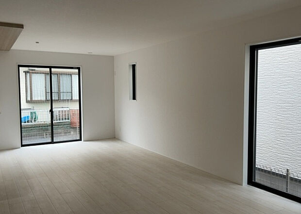 リビングの間取りの種類は大きくわけてリビングとダイニングが別になっているタイプ、リビングダイニング一体型です。どちらも一長一短ですので、家を選ぶ時はその両面をチェックして決めるようにしましょう。