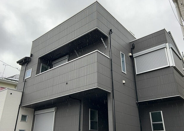 現地をご見学に行く際は、道路の幅や周辺の交通量、施設などをご確認頂くことをおすすめします！ある程度イメージをつけたいという場合は、同売主の施工事例や完成パースもお見せします。