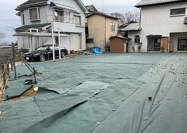 木造住宅とは土台、壁、柱など建築物の強度を支える構造体の材に木が使用されている構造を指します。構造体は建物の自重を支えるだけではなく風圧や水圧、積裁荷重などあらゆる衝撃に耐えるための基礎です。