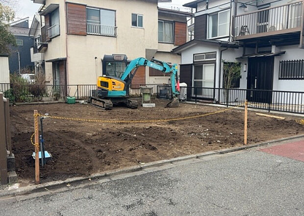 現地をご見学に行く際は、道路の幅や周辺の交通量、施設などをご確認頂くことをおすすめします！ある程度イメージをつけたいという場合は、同売主の施工事例や完成パースもお見せします。