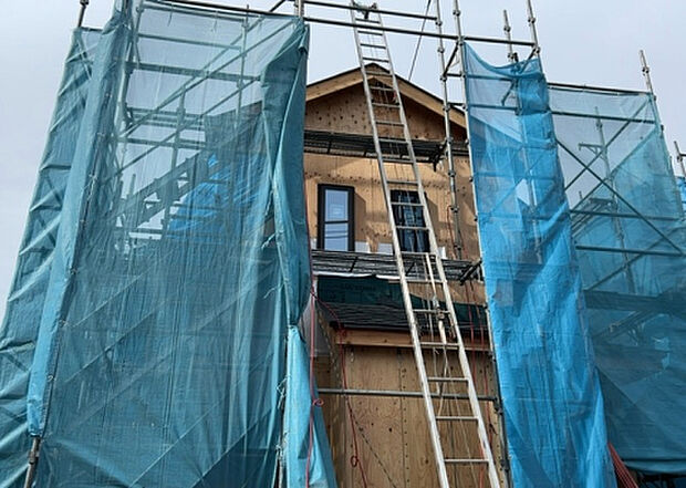 現地をご見学に行く際は、道路の幅や周辺の交通量、施設などをご確認頂くことをおすすめします!ある程度イメージをつけたいという場合は、同売主の施工事例や完成パースもお見せします。