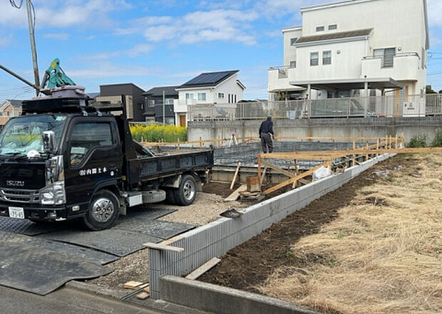 家族でのBBQを行うのであれば3坪程度の広さがあればよいでしょう。ガーデニングや家庭菜園を楽しむ際は、手入れが行き届く範囲にすると安心です。また、庭のある方角や接道が気になる方は事前に確認しましょう。