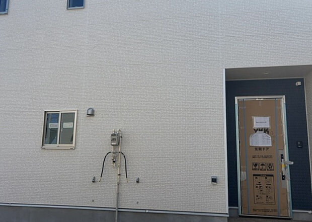 木造住宅とは土台、壁、柱など建築物の強度を支える構造体の材に木が使用されている構造を指します。構造体は建物の自重を支えるだけではなく風圧や水圧、積裁荷重などあらゆる衝撃に耐えるための基礎です。