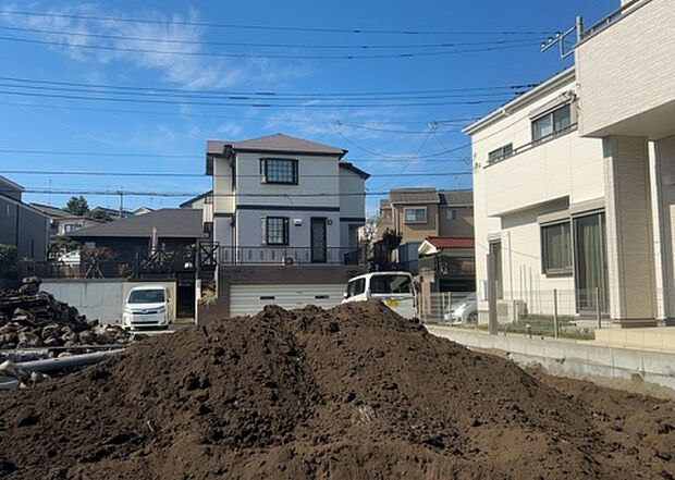 桜や紅葉の名所に出かける人は多いと思いますが、家にいながら季節の移ろいを感じる生活を送りませんか?リビングや窓から見える景色が生活を彩るワンポイントに!現地から見える景色を堪能してみては如何でしょう。