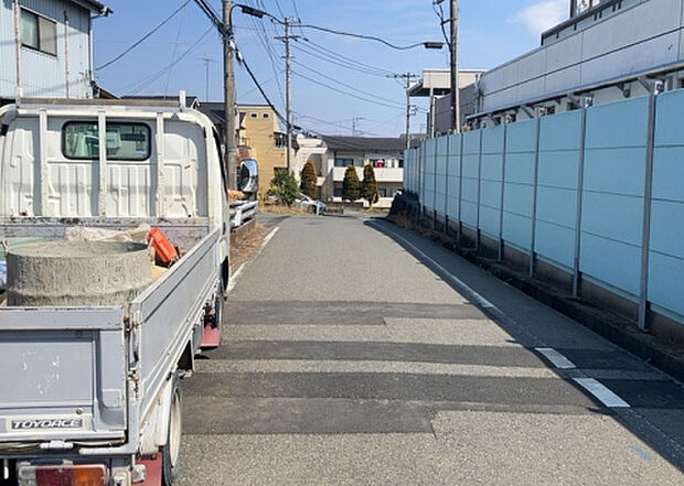 桜や紅葉の名所に出かける人は多いと思いますが、家にいながら季節の移ろいを感じる生活を送りませんか？リビングや窓から見える景色が生活を彩るワンポイントに！現地から見える景色を堪能してみては如何でしょう。