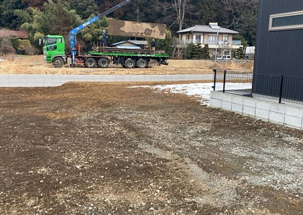 現地をご見学に行く際は、道路の幅や周辺の交通量、施設などをご確認頂くことをおすすめします！ある程度イメージをつけたいという場合は、同売主の施工事例や完成パースもお見せします。