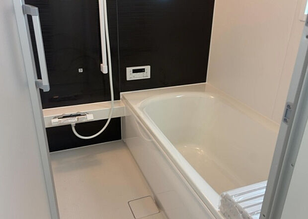 入浴時の快適さも大事なことですが、綺麗な状態を維持できなければ気持ちよく入浴できません。毎日の掃除が楽という点は大事なポイントになります！カビが生えにくく掃除がしやすい、壁や浴槽を選ぶといいでしょう。