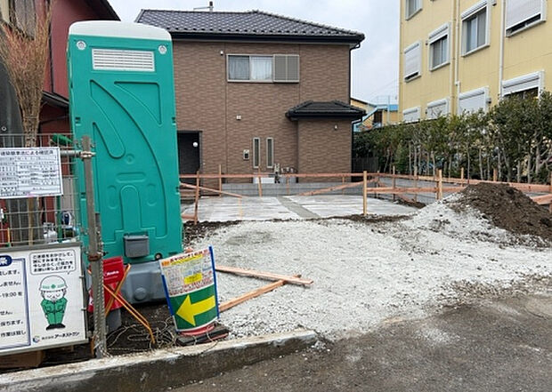 現地をご見学に行く際は、道路の幅や周辺の交通量、施設などをご確認頂くことをおすすめします!ある程度イメージをつけたいという場合は、同売主の施工事例や完成パースもお見せします。