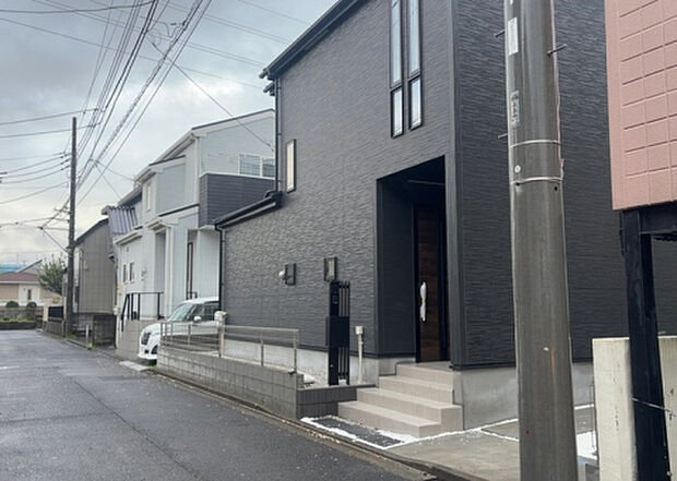 ついに完成致しました!現地をご見学に行く際は、道路の幅や周辺の交通量、施設などをご確認頂くことをおすすめします!物件の流れが早いため、内見をしたい方はお早めに当社営業までお問い合わせ頂きご予約下さい!