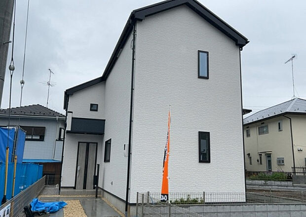 ついに完成致しました！現地をご見学に行く際は、道路の幅や周辺の交通量、施設などをご確認頂くことをおすすめします！物件の流れが早いため、内見をしたい方はお早めに当社営業までお問い合わせ頂きご予約下さい！