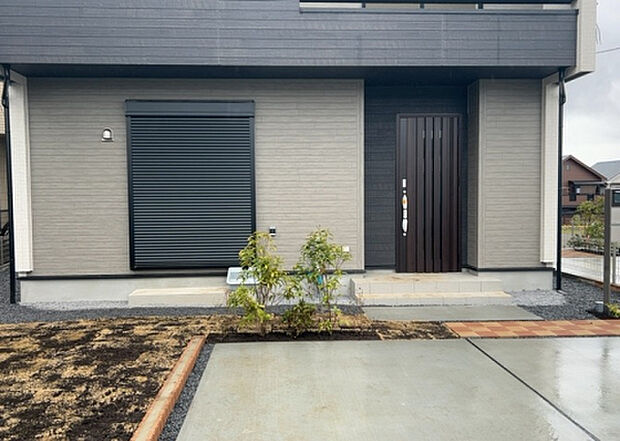 木造住宅とは土台、壁、柱など建築物の強度を支える構造体の材に木が使用されている構造を指します。構造体は建物の自重を支えるだけではなく風圧や水圧、積裁荷重などあらゆる衝撃に耐えるための基礎です。