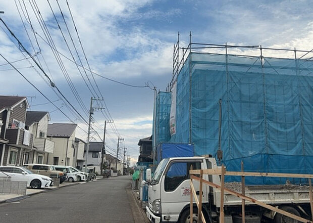 桜や紅葉の名所に出かける人は多いと思いますが、家にいながら季節の移ろいを感じる生活を送りませんか？リビングや窓から見える景色が生活を彩るワンポイントに！現地から見える景色を堪能してみては如何でしょう。