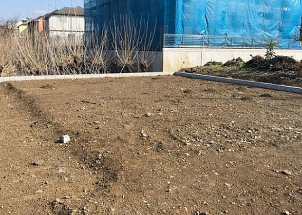 現地をご見学に行く際は、道路の幅や周辺の交通量、施設などをご確認頂くことをおすすめします!ある程度イメージをつけたいという場合は、同売主の施工事例や完成パースもお見せします。