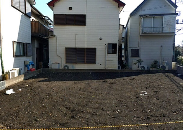 現地をご見学に行く際は、道路の幅や周辺の交通量、施設などをご確認頂くことをおすすめします！ある程度イメージをつけたいという場合は、同売主の施工事例や完成パースもお見せします。