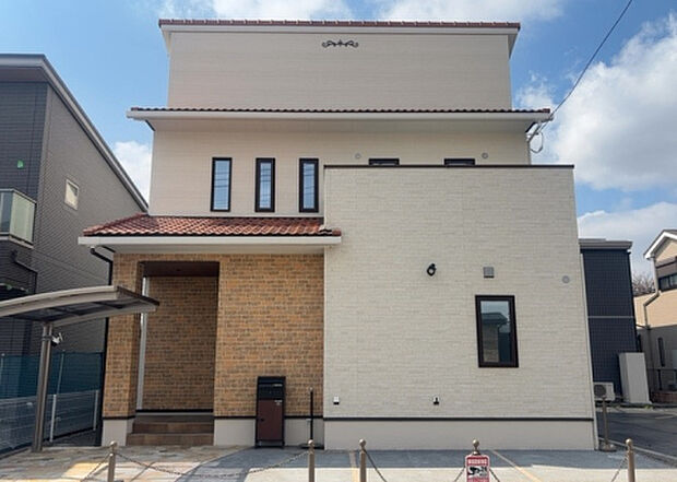 現地をご見学に行く際は、道路の幅や周辺の交通量、施設などをご確認頂くことをおすすめします！ある程度イメージをつけたいという場合は、同売主の施工事例や完成パースもお見せします。