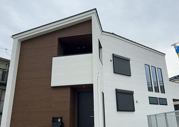 ついに完成致しました！現地をご見学に行く際は、道路の幅や周辺の交通量、施設などをご確認頂くことをおすすめします！物件の流れが早いため、内見をしたい方はお早めに当社営業までお問い合わせ頂きご予約下さい！