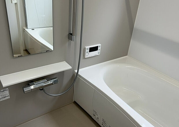 入浴時の快適さも大事なことですが、綺麗な状態を維持できなければ気持ちよく入浴できません。毎日の掃除が楽という点は大事なポイントになります！カビが生えにくく掃除がしやすい、壁や浴槽を選ぶといいでしょう。