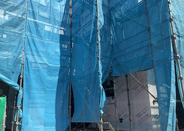 木造住宅とは土台、壁、柱など建築物の強度を支える構造体の材に木が使用されている構造を指します。構造体は建物の自重を支えるだけではなく風圧や水圧、積裁荷重などあらゆる衝撃に耐えるための基礎です。