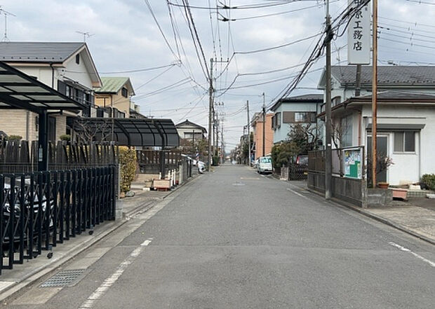 桜や紅葉の名所に出かける人は多いと思いますが、家にいながら季節の移ろいを感じる生活を送りませんか?リビングや窓から見える景色が生活を彩るワンポイントに!現地から見える景色を堪能してみては如何でしょう。