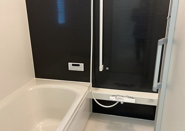 入浴時の快適さも大事なことですが、綺麗な状態を維持できなければ気持ちよく入浴できません。毎日の掃除が楽という点は大事なポイントになります！カビが生えにくく掃除がしやすい、壁や浴槽を選ぶといいでしょう。