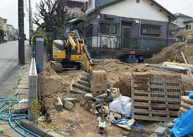木造住宅とは土台、壁、柱など建築物の強度を支える構造体の材に木が使用されている構造を指します。構造体は建物の自重を支えるだけではなく風圧や水圧、積裁荷重などあらゆる衝撃に耐えるための基礎です。