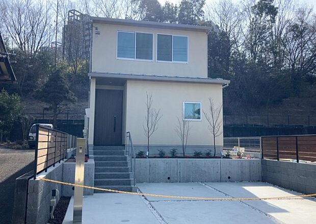 ついに完成致しました!現地をご見学に行く際は、道路の幅や周辺の交通量、施設などをご確認頂くことをおすすめします!物件の流れが早いため、内見をしたい方はお早めに当社営業までお問い合わせ頂きご予約下さい!