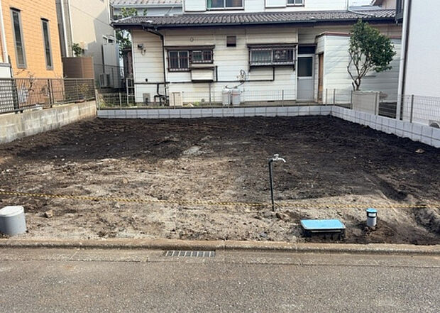 現地をご見学に行く際は、道路の幅や周辺の交通量、施設などをご確認頂くことをおすすめします!ある程度イメージをつけたいという場合は、同売主の施工事例や完成パースもお見せします。