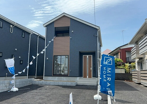 住宅用の土地では前面道路に2m以上接していなければならないと法律で定められています。しかし、お持ちの車のサイズやライフスタイルなどにより、2mでは利便が悪い場合もございますので、事前に確認しましょう。