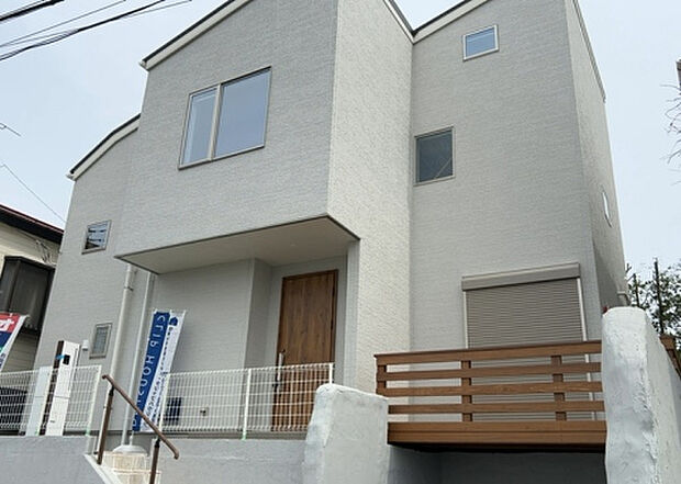 ついに完成致しました!現地をご見学に行く際は、道路の幅や周辺の交通量、施設などをご確認頂くことをおすすめします!物件の流れが早いため、内見をしたい方はお早めに当社営業までお問い合わせ頂きご予約下さい!
