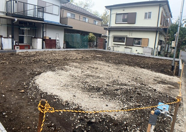 現地をご見学に行く際は、道路の幅や周辺の交通量、施設などをご確認頂くことをおすすめします!ある程度イメージをつけたいという場合は、同売主の施工事例や完成パースもお見せします。