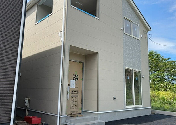 ついに完成致しました!現地をご見学に行く際は、道路の幅や周辺の交通量、施設などをご確認頂くことをおすすめします!物件の流れが早いため、内見をしたい方はお早めに当社営業までお問い合わせ頂きご予約下さい!