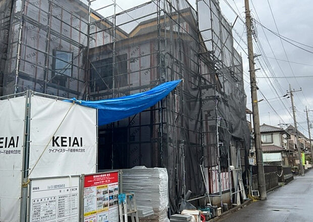 住宅用の土地では前面道路に2m以上接していなければならないと法律で定められています。しかし、お持ちの車のサイズやライフスタイルなどにより、2mでは利便が悪い場合もございますので、事前に確認しましょう。