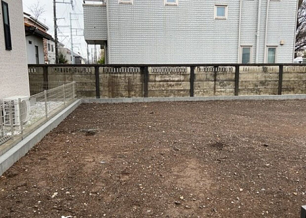 木造住宅とは土台、壁、柱など建築物の強度を支える構造体の材に木が使用されている構造を指します。構造体は建物の自重を支えるだけではなく風圧や水圧、積裁荷重などあらゆる衝撃に耐えるための基礎です。
