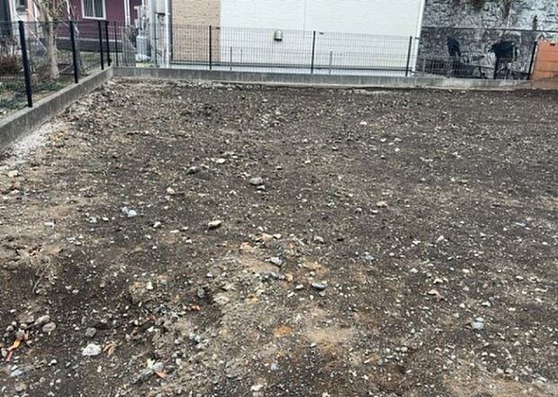 木造住宅とは土台、壁、柱など建築物の強度を支える構造体の材に木が使用されている構造を指します。構造体は建物の自重を支えるだけではなく風圧や水圧、積裁荷重などあらゆる衝撃に耐えるための基礎です。