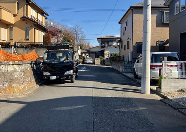 桜や紅葉の名所に出かける人は多いと思いますが、家にいながら季節の移ろいを感じる生活を送りませんか？リビングや窓から見える景色が生活を彩るワンポイントに！現地から見える景色を堪能してみては如何でしょう。