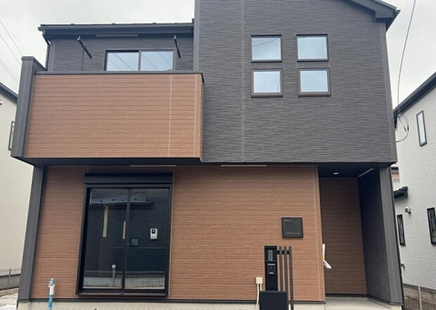 ついに完成致しました！現地をご見学に行く際は、道路の幅や周辺の交通量、施設などをご確認頂くことをおすすめします！物件の流れが早いため、内見をしたい方はお早めに当社営業までお問い合わせ頂きご予約下さい！
