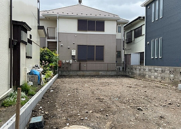 木造住宅とは土台、壁、柱など建築物の強度を支える構造体の材に木が使用されている構造を指します。構造体は建物の自重を支えるだけではなく風圧や水圧、積裁荷重などあらゆる衝撃に耐えるための基礎です。