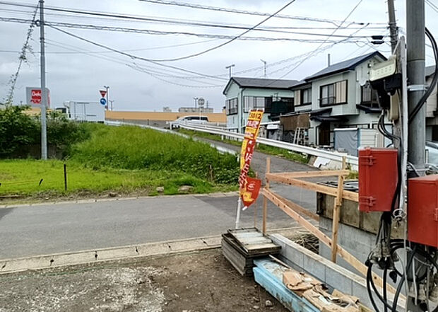 桜や紅葉の名所に出かける人は多いと思いますが、家にいながら季節の移ろいを感じる生活を送りませんか？リビングや窓から見える景色が生活を彩るワンポイントに！現地から見える景色を堪能してみては如何でしょう。