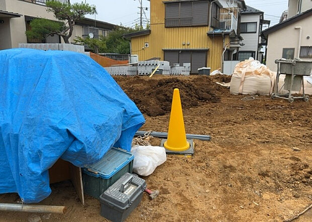 木造住宅とは土台、壁、柱など建築物の強度を支える構造体の材に木が使用されている構造を指します。構造体は建物の自重を支えるだけではなく風圧や水圧、積裁荷重などあらゆる衝撃に耐えるための基礎です。